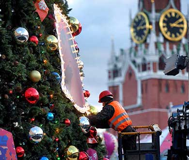 Монтаж больших ёлок в Братске